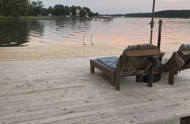 Waterfront cottage for paddle boarding, kayaking, crabbing, and fishing