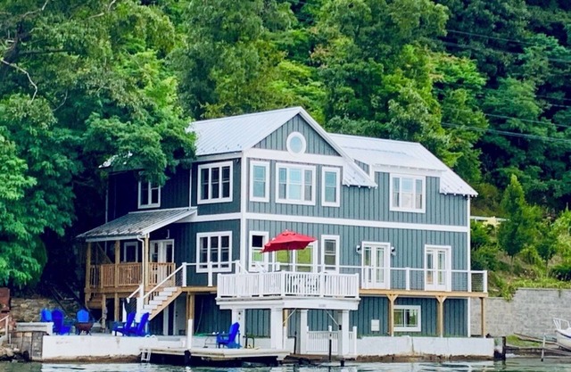 Waterfront Cottage on Keuka Lake – Your New York Wine Country Escape!