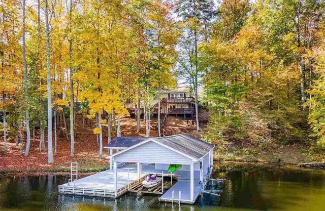 Waterfront Cottage with Fast Wifi - Stay a Little Longer