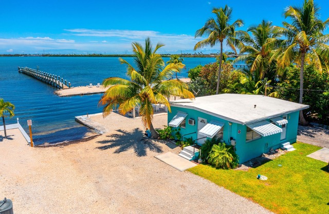 Waterfront Cozy Cottage with Boat Ramp & Dock!