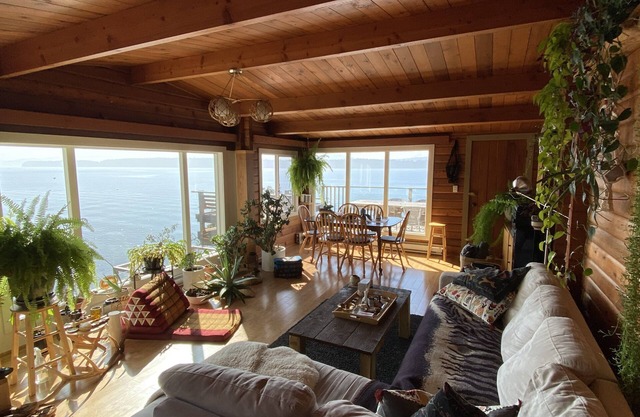 Waterfront Escape on Galiano Island BC