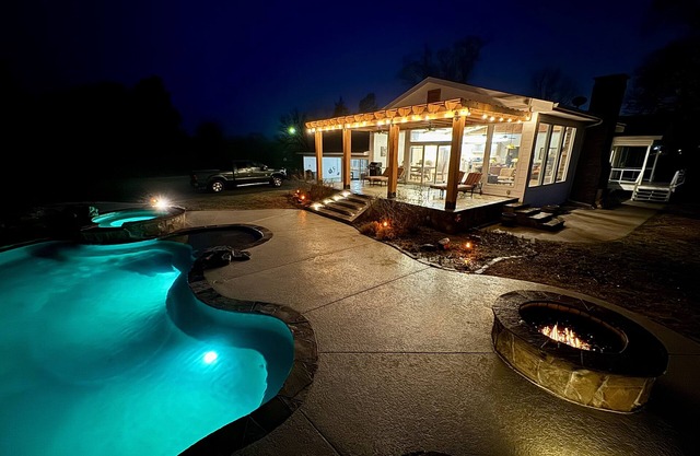 WATERFRONT exclusive 4-bedroom house, pool/hot tub on 15 acres, fenced & gated!