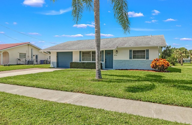 Waterfront home w/direct Gulf access and hot tub! *short boat ride to Sanibel