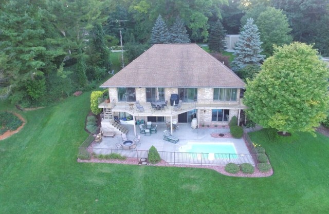 Waterfront home pool, hot tub, dock queen beds
