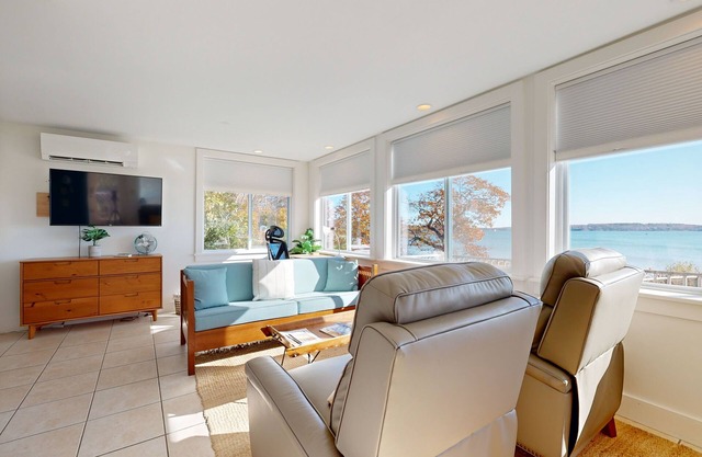 Waterfront home with ocean views, beach access, AC & washer/dryer - dog-friendly