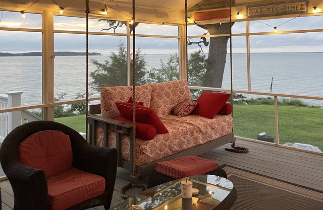 Waterfront, hot tub, screen porch, kayaks, SUP, pier fishing, private feel