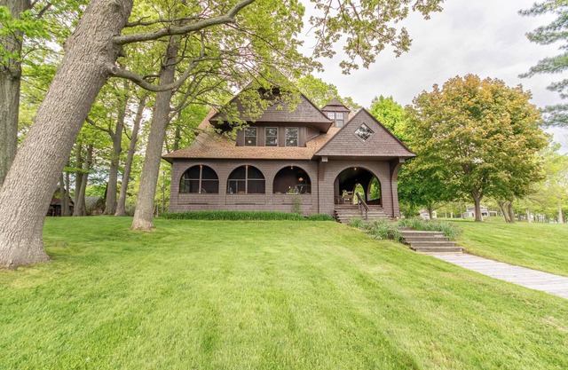 Waterfront Island Retreat on Round Island w/dock