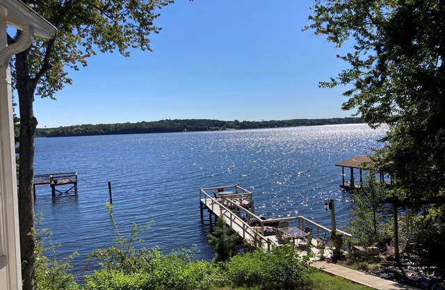 Waterfront! Lake Norman Couples Getaway - One Bedroom Apt.