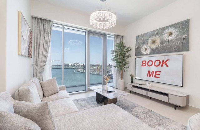 Waterfront Living with a Spacious Layout Sleeps 5