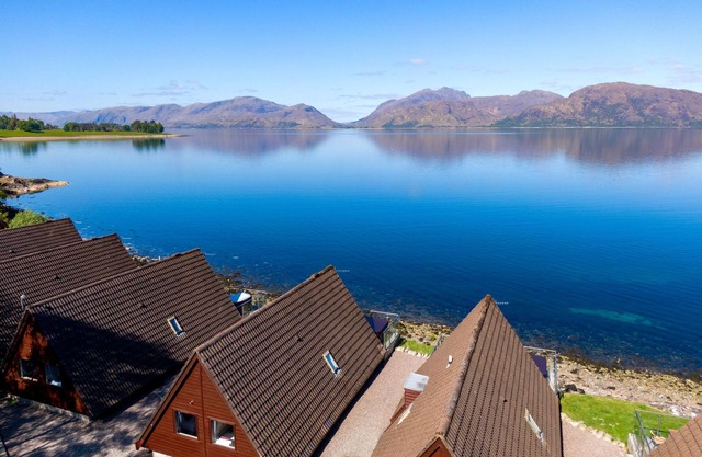 Waterfront Lodge 2 with Hot Tub - sleeps 5 guests in 2 bedrooms