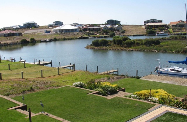 Waterfront Property - Own private Jetty, Paddle Board, Canoes