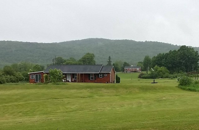 Waterfront Ranch with Dock and private recreational area on Lake George Sleep 10