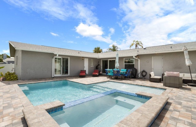 Waterfront Retreat in the Heart of Tampa. Close to TPA, RayJay and Steinbrenner