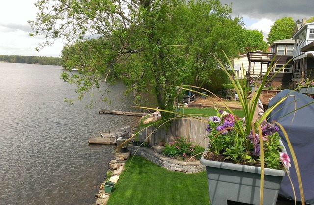 Waterfront Retreat: 2BR with Huge Deck on Lake Lashaway Views in E. Brookfield!