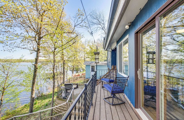 Waterfront Spirit Lake Cabin w/Boat Rental!