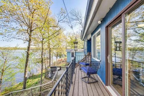 Waterfront Spirit Lake Cabin with Boat Rental!