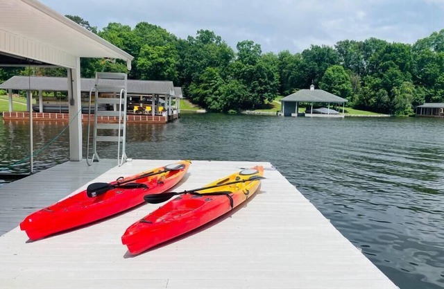Waterfront: The Beaver Dam (4 Bedroom)