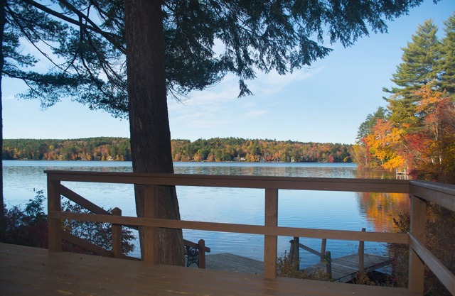 Waterfront Vacation Home For Up To 5 Guests. Canoe, Swim, Ski, and Have Fun.