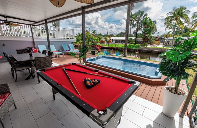 Waterfront Villa/min 2 Beach/Hottub/Kayak/FirePit/Fishing