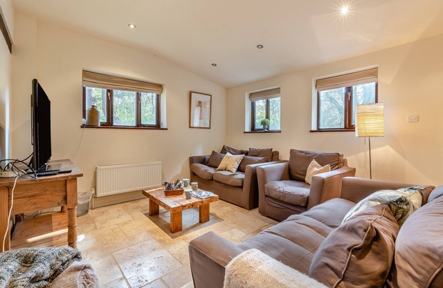 Watermere Barn - Three Bedroom House, Sleeps 6