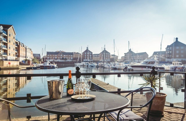 Waters Edge - stylish house with glorious marina views
