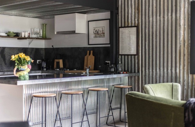 WATERSHED Robertson - a chic shed conversion