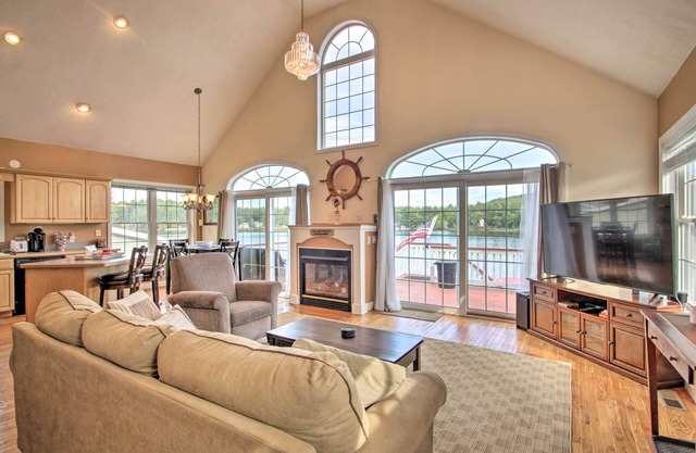 Waterside Haven on Milton Pond w/Deck & Boat Dock