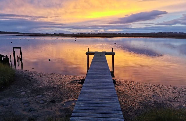 'Waterside' - overlooking Mudeford Harbour - * No Booking Fees *