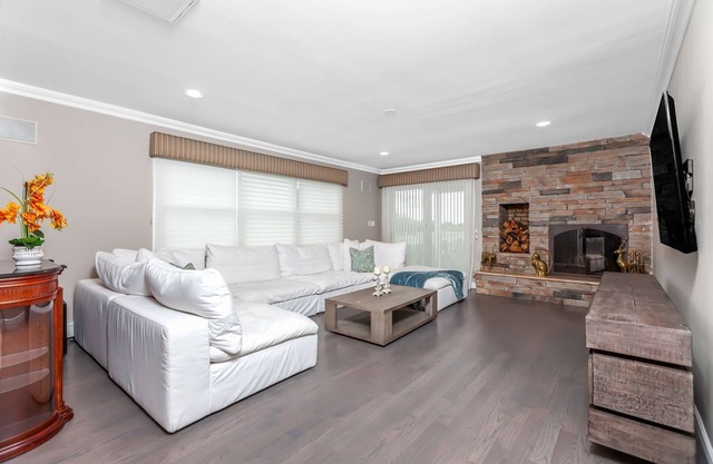 Waterview beach House with Private Beach