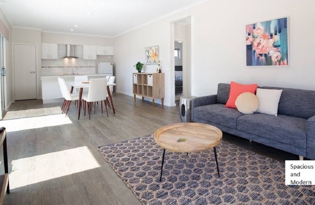 "Wattleseed" @ Yea Springs - affordable luxury right by the Railtrail