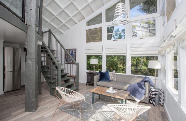 Waupoos Commons - Beach Front Chalet
