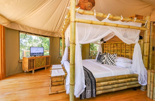 WAVEFRONT BAMBOO GLAMPING PARADISE