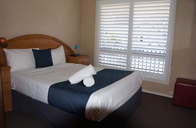 Waves Motel and Apartments