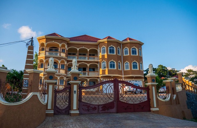 WEEKENDAZ VILLA: Private Gym,Pool, Sauna & Bar