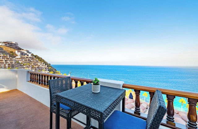 Welcome to Haven: a Premium Hamilton Cove Getaway! Only 21 Steps + Golf Cart