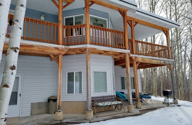 Welcome to Paradise!nDog's, $50/pet* nSTR# 11006-2025n15%/wk, 25%/mo discount n