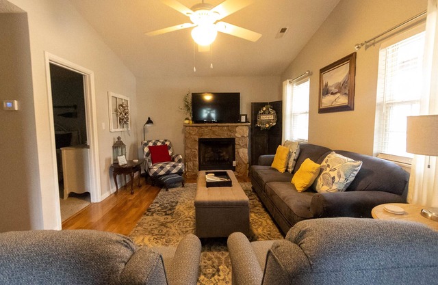 Welcome to “Relax Inn” Retreat at Lake Cumberland – A Perfect Cabin Escape