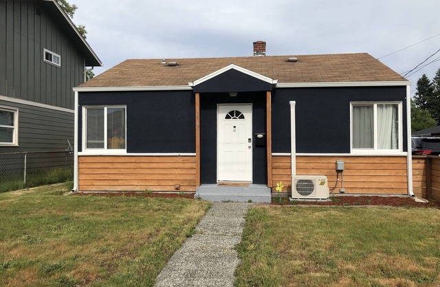 Welcome to S. Rochester in Tacoma! 2BR, 1BA house!