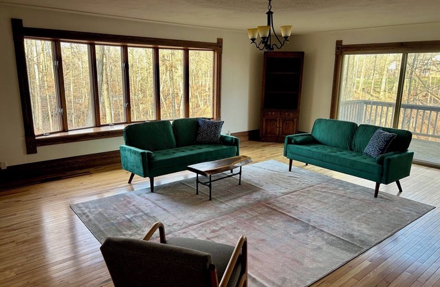 Welcome to St. John’s Hollow Retreat! Charming 3-bedroom house outside of Tiffin