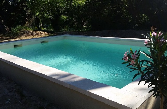 Welcome to the Pigeonnier, Charming B & B, heated Roman basin, nearby cv
