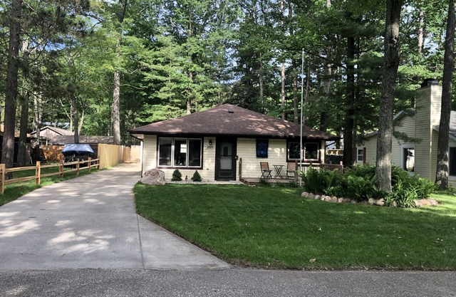 Welcome to The Firefly Cottage at Higgins Lake!