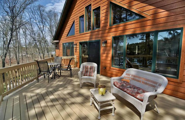 Welcome To The Lazy Dog Lodge Retreat On the 1600 - Acre Minong Flowage!