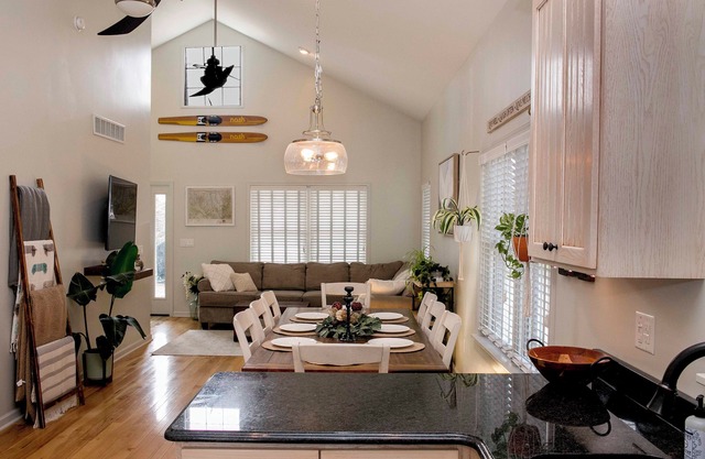 Welcome to The Little Green Lakehouse at Sylvan Beach