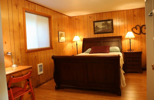 Welcoming 5-bedroom house in the Whitaker neighborhood with WiFi in Eugene.