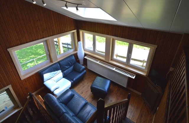 Welcoming Cottage in Hatrival with Terrace