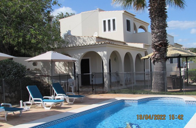 Welcoming family villa Near Santa Barbara De Nexe, with Private Pool