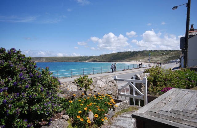 Well appointed apartment overlooking the sea in Sennen cove