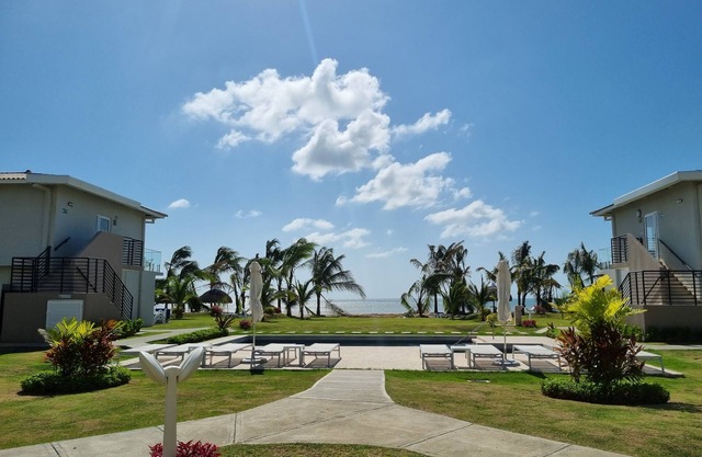 Well Appointed Haven for Relaxing by the Beach or the Pool!