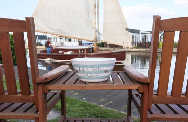 Well-appointed, spacious 3 bedroom riverside cabin in tranquil Norfolk Broads.