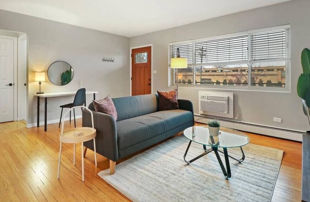 Well-Designed 1BR Apartment